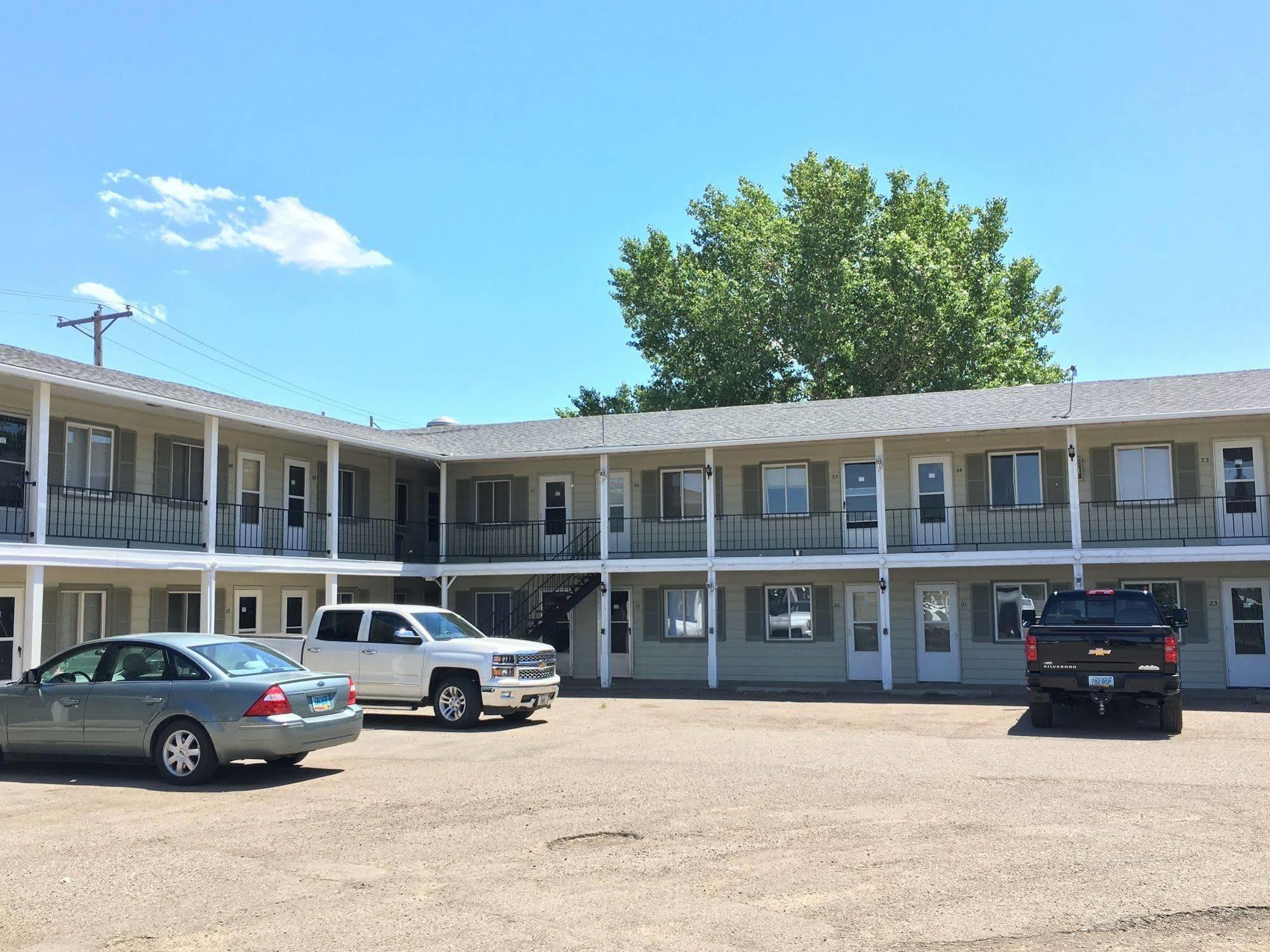 Colonial Motel And Rv Park Mandan Eksteriør bilde